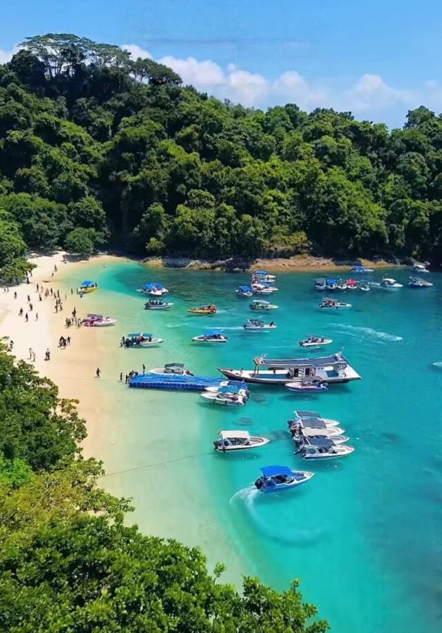 Sensasi Menikmati Keindahan Alam Teluk Hantu