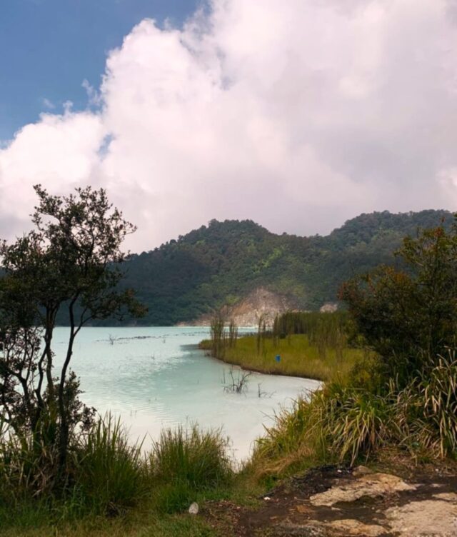 Terhipnotis dengan Keindahan Kawah Talaga Bodas