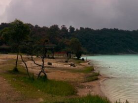 Terhipnotis dengan Keindahan Kawah Talaga Bodas