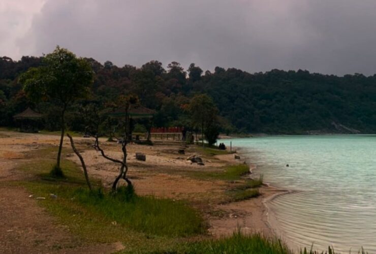 Terhipnotis dengan Keindahan Kawah Talaga Bodas