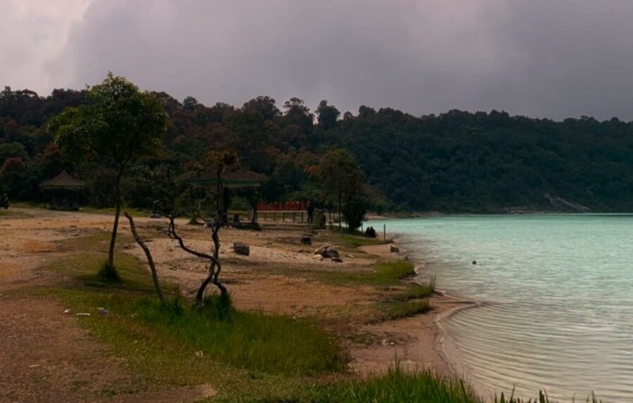 Terhipnotis dengan Keindahan Kawah Talaga Bodas