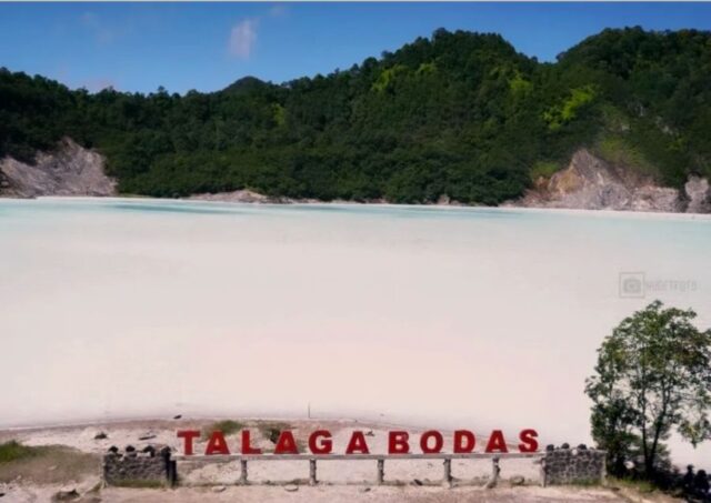 Terhipnotis dengan Keindahan Kawah Talaga Bodas