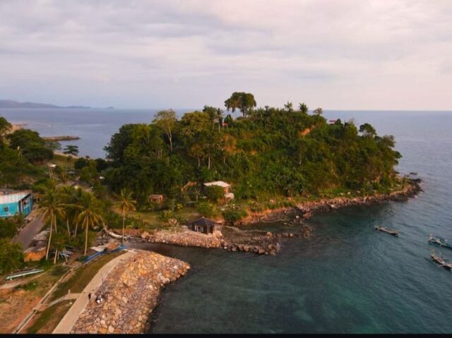 Sensasi Keajaiban Pantai Wartawan