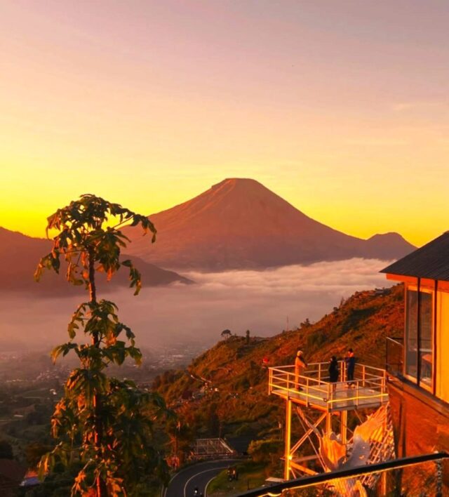 Berburu Spot Sunrise Dieng