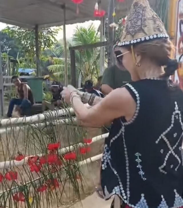 Mengenal Lebih Dekat Tetek Pantan, Tradisi Masyarakat Suku Dayak Dalam Menyambut Tamu
