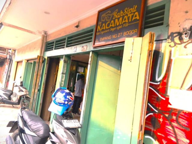 Menikmati Kopi Tulen Nusantara di Kedai Kopi Bah Sipit