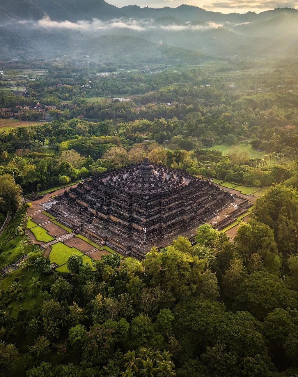 Pariwisata di Indonesia, Foto Candi Borobudur, PARIWISATA INDONESIA, Wisata Sejara di Provinsi Jawa Tengah yang jangan sampai dilewatkan untuk dikunjungi,3 TEMPAT WISATA BERSEJARAH DI JAWA TENGAH,CANDI BOROBUDUR,LAWANG SEWU,PARIWISATA DI JAWA TENGAH,PRASASTI TUK MAS, Berita Pariwisata Hari Ini, Rekomendasi Wisata Sejarah di Jawa Tengah