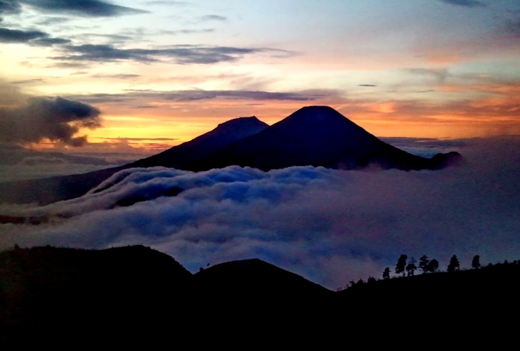 PariwisataIndonesia-Foto-Indahnya Sunrise di Puncak Gunung Sumbing