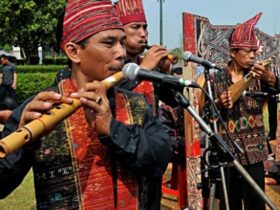 pariwisata lampung, 5 alat musik tiup batak, 5 alat musik tradisional sumatera utara, ole-ole, alat musik dari batang padi, sarune, Balobat, Baluat, alat musik tiup padang, alat musik tradisional minangkabau, tradisional sumatera barat, padang, minangkabau, saluang, sulliang, seruling padang, seruling minang, pariwisata indonesia, pariwisata nasional, pariwisata padang, pariwisata alat musik, media pvk, umi kalasum, alat musik tiup sumatera utara, alat musik tiup medan, alat musik batak