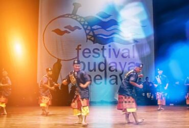 Tari Zapin, Tarian Zapin, Tarian Tradisional Zapin dari iau, Tarian Tradisional Riau, Pariwisata Riau,TarianTradisional Adat Riau, Tarian nusantara,Tarian tradisional,Tarian tradisionalIndonesia,Pariwisata Indonesia,pariwisatanasional,adaptasikebiasaanbaru,covid19,maskerkain,baju batik,Tari Piring,Tariannusantara,Tarian tradisional,Tarian Adat Indonesia,Baju adat Indonesia,Baju adatnusantara,Bajau adat tradisional Indonesia,Pakaian adat,Busana adat,Rumah adat nusantara,Rumahadat Indonesia,Rekomendasi pusat jajanan nusantara,Rekomendasi wisataterbaik,Lokasi terbagus buat kuliner,Destinasi lokal,Olahraga Indonesia,Musik tradisional,Musiknusantara,Alatmusiktradisional,Pariwisatalampung,PariwisatadkiJakarta,PariwisataBetawi,Pariwisata,Palembang,Pariwisata jawa barat,Pariwisata bandung,Pariwisata jawa tengah,Pariwisatasumatera utara,Pariwisata sumatera barat,Pariwisata sumatera selatan,Pariwisatajawa timur,Pariwisata Kalimantan timur,Pariwisata Kalimantan selatan,Pariwisata Kalimantan barat,Pariwisata Sulawesi,Pariwisata nusa tenggara barat,Pariwisata nusa tenggara timur,Beautiful Indonesia,Pariwisata di Indonesia,Kuliner Indonesia,Kuliner nusantara,Pariwisata lokal, Indonesia indah,Indonesia cantik,Warta pariwisata,Berita pariwisata,Artikel pariwisata,Destinasi Indonesia,Budaya Indonesia,Budaya dan sejarah Indonesia, Bika Panggang Padang, makanan tradisional padang, camilan khas sumatera barat, menu makanan basah khas padang, alat musik tiup padang, alat musik tradisional minangkabau, tradisional sumatera barat, padang, minangkabau, saluang, sulliang, seruling padang, seruling minang, pariwisata padang, pariwisata alat musik, media pvk, umi kalasum, bika panggang, bika panggang minang,tarian padang, tarian minangkabau, tarian tradisional padang, wisata virtual, ariel noah, Tokopedia, beli produk barang sendiri, majukan pariwisata, desa wisata, kota wisata, wisata halu, grup band noah, arielnoah, Jokowi, berita kemenparekraf, pariwisata vr, destinasi virtual, Air Terjun Tumpak Sewu, wisata lumajang,wisata jawa timur, wisata jawa tengah, destinasi terbaik di Indonesia,wishnutama,budaya, adat,tarian,music, kultur,keramahan Indonesia, gedungmasindo,mainanak,ceritaanak,wisata ekstrim,olahraga,busana,rekomendasi, Jogjakarta,papua, labuan bajo, Jokowi